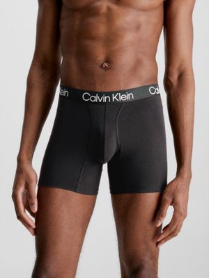 Calvin Klein - @alanmorii com a icônica Cueca Boxer Modern