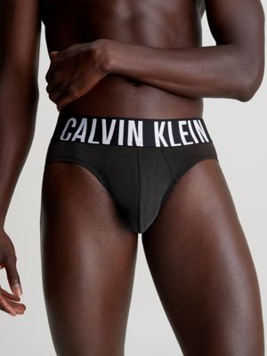 Eba! Calvin Klein lança coleção plus size de peças underwear no Brasil