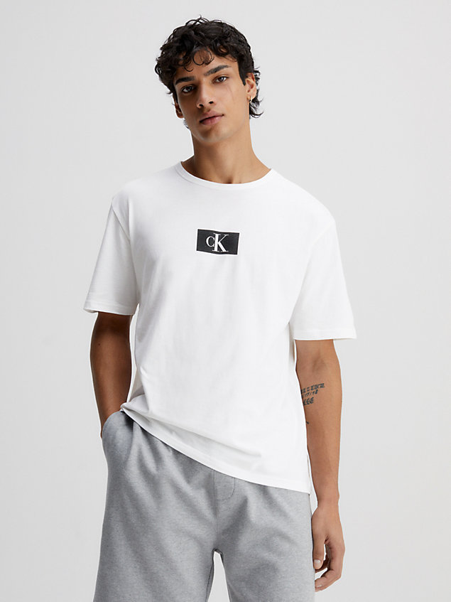 white t-shirt po domu z bawełny organicznej - ck96 dla mężczyźni - calvin klein