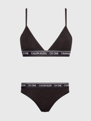 Calvin Klein Women's CK One Lightly Lined Triangle Wireless Bralette, Block  Logo Print_Black, X-Small at  Women's Clothing store