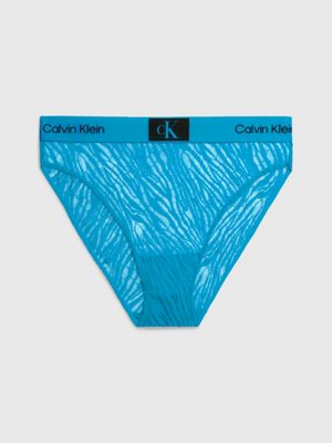 calvinklein on X: Like for bikini. Comment for boxer brief. Reign in  Modern Cotton Bikini and Boxer Brief. By Zhamak Fullad. #mycalvins Shop  underwear:   / X