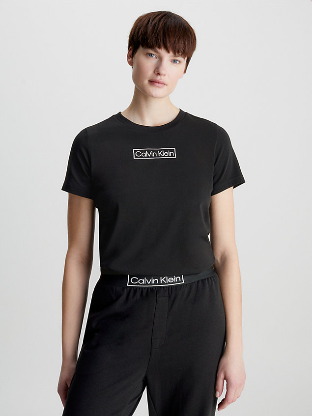 black t-shirt po domu - reimagined heritage dla kobiety - calvin klein
