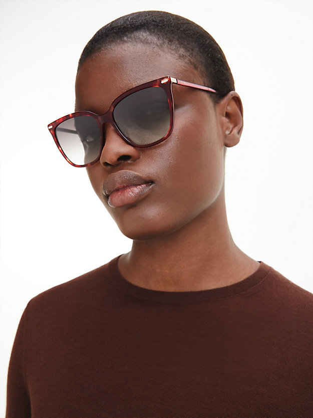 lunettes de soleil rectangulaires ck22532s burgundy havana pour femmes calvin klein