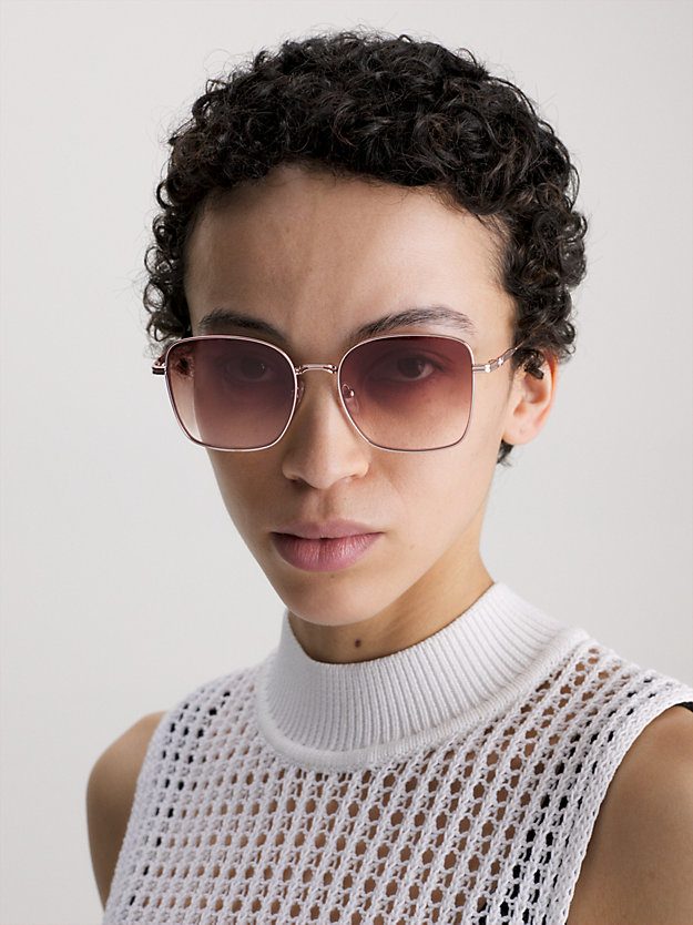 gold prostokątne okulary przeciwsłoneczne ck23100s dla kobiety - calvin klein