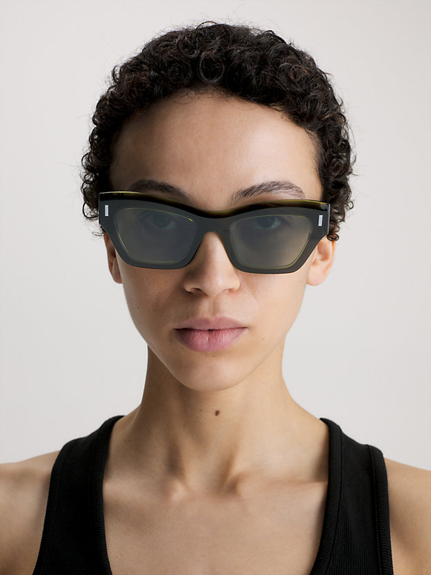 olive okulary przeciwsłoneczne typu butterfly ck23503s dla kobiety - calvin klein
