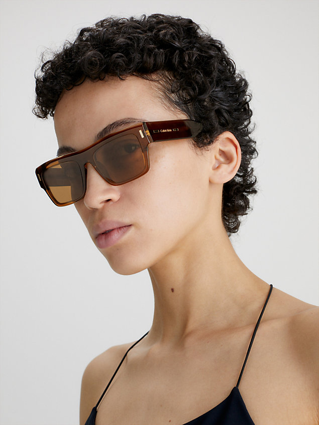occhiali da sole squadrati ck23504s brown da unisex calvin klein