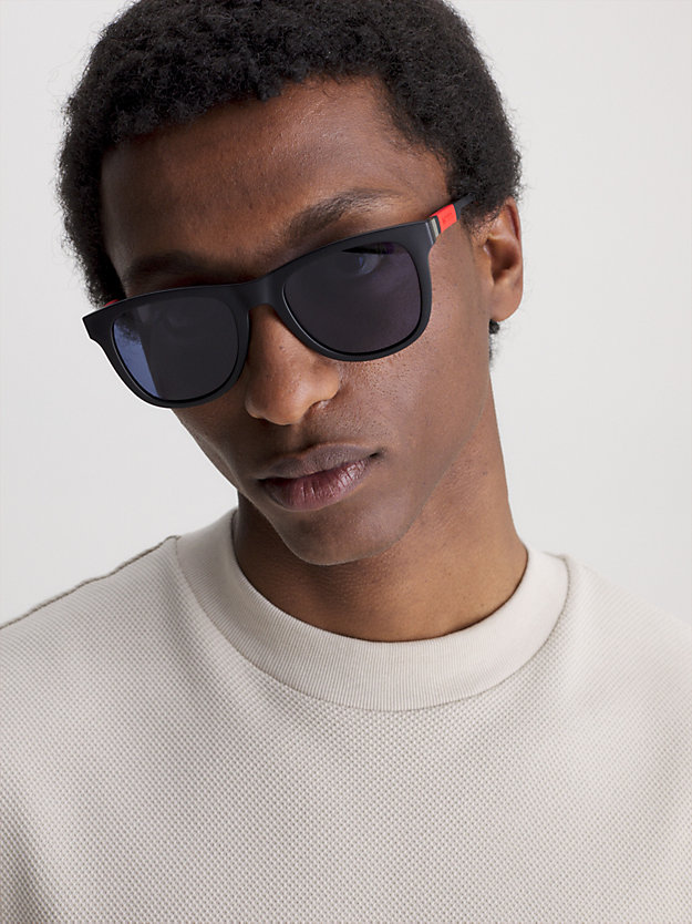 lunettes de soleil rectangulaires ck23507s matte black pour hommes calvin klein