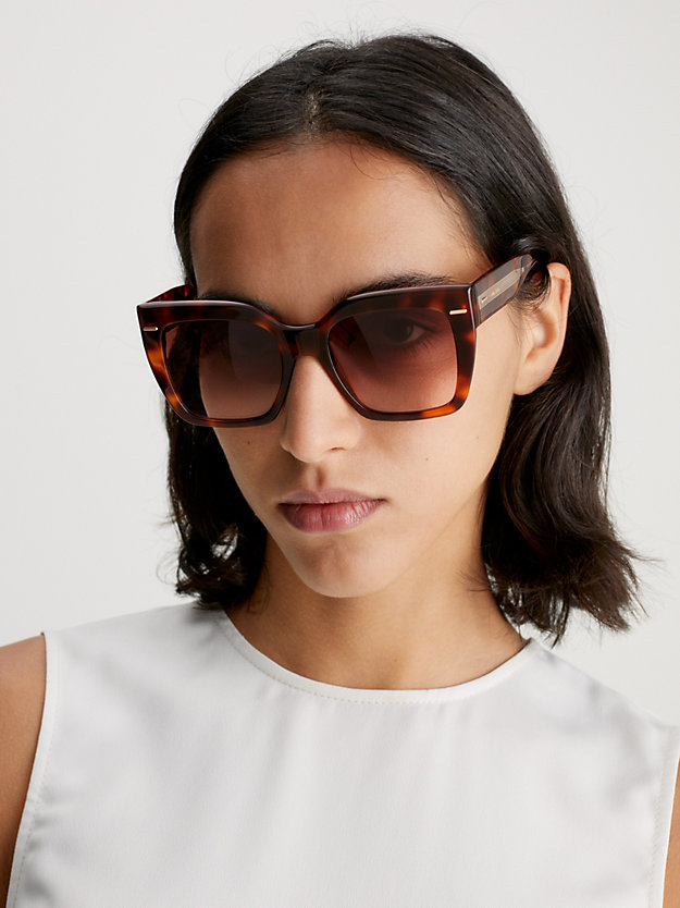 rectangle sunglasses ck23508s brown havana de mujeres calvin klein