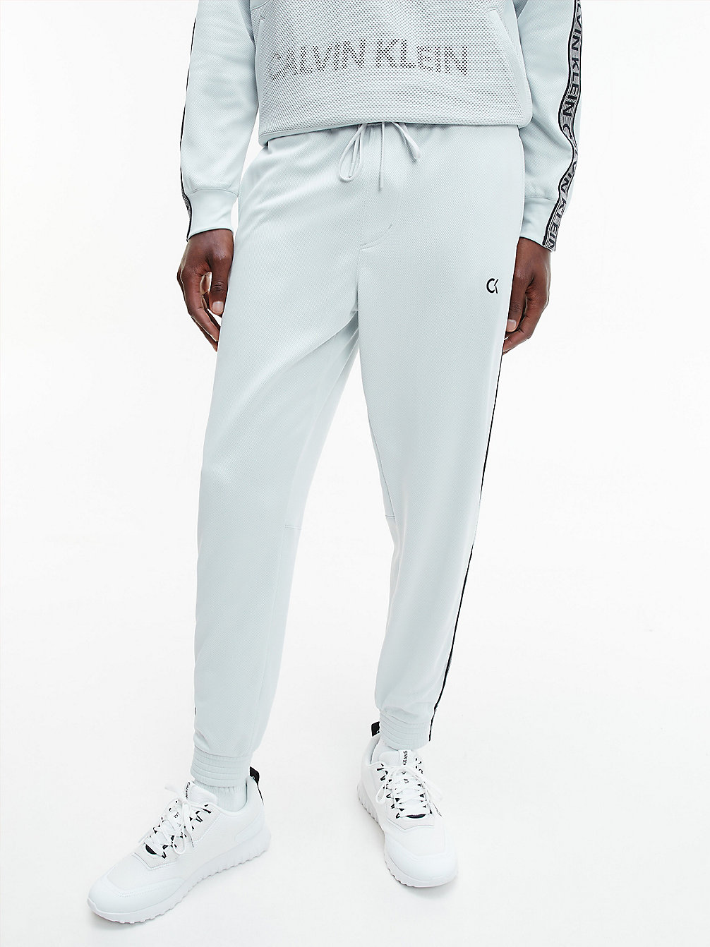 Pantalon De Jogging En Polaire Avec Logo Tape > STONE GREY/ CK BLACK > undefined hommes > Calvin Klein