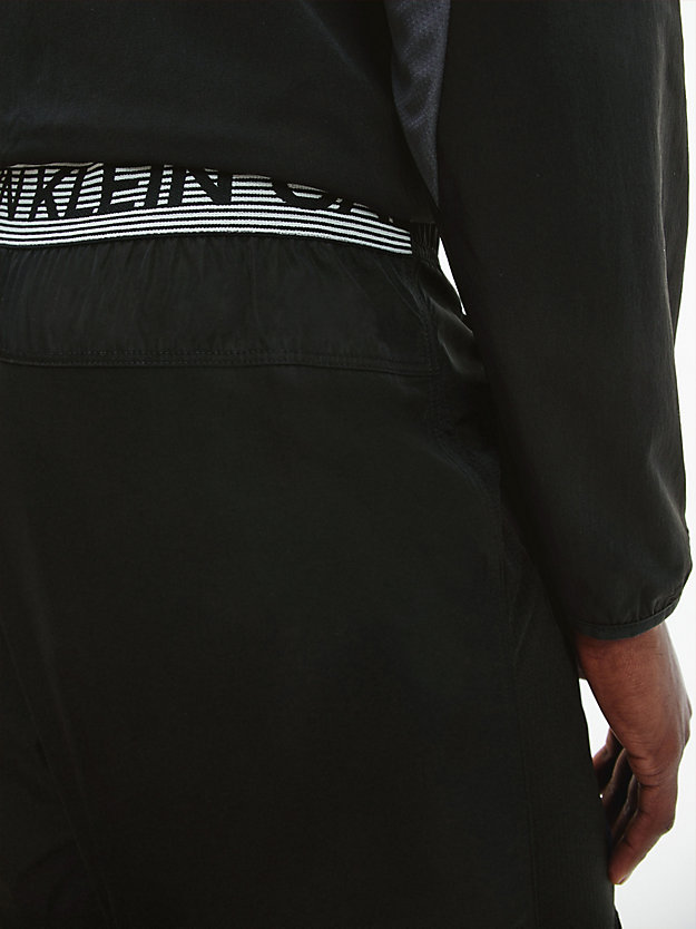 CK BLACK/ BRIGHT WHITE Kurze Sporthose mit Logo-Bund für Herren CK PERFORMANCE