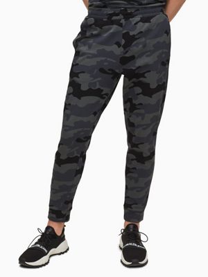 black camo joggers men