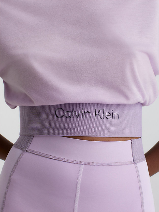 pastel lilac t-shirt sportowy o skróconym kroju dla kobiety - ck performance