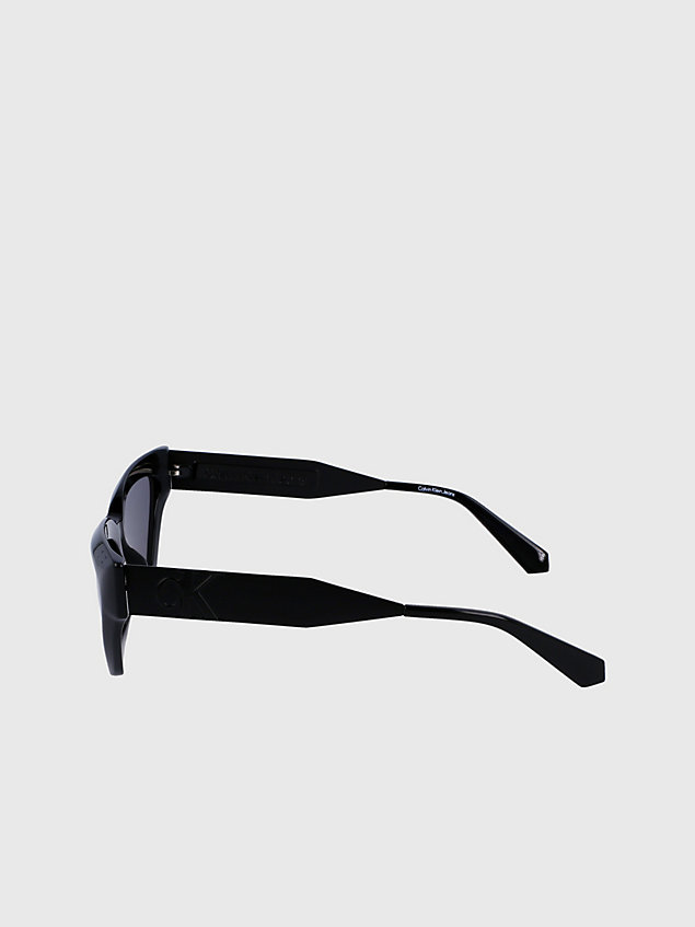 lunettes de soleil yeux de chat ckj22640s black pour femmes calvin klein jeans