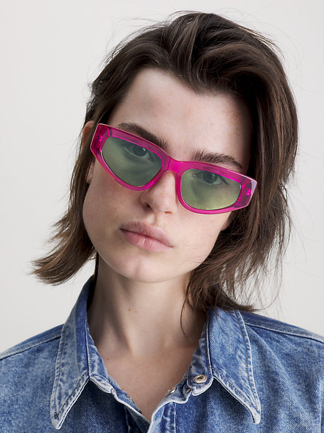 lunettes de soleil œil de chat ckj23603s pink pour femmes calvin klein jeans
