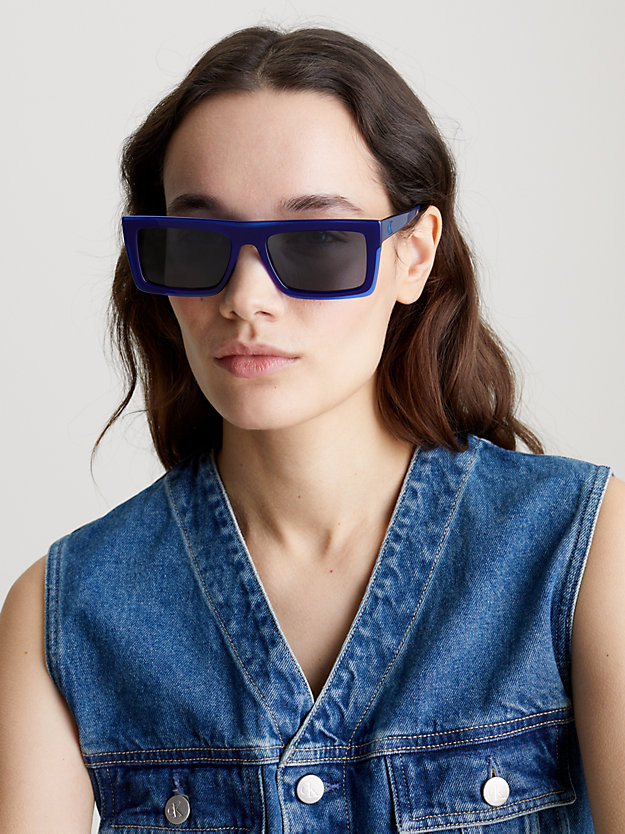 lunettes de soleil rectangulaires ckj23657s blue pour unisex calvin klein jeans