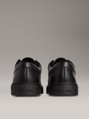 triple black hybride schnürschuhe aus leder mit materialschürze im zehenbereich für herren - calvin klein