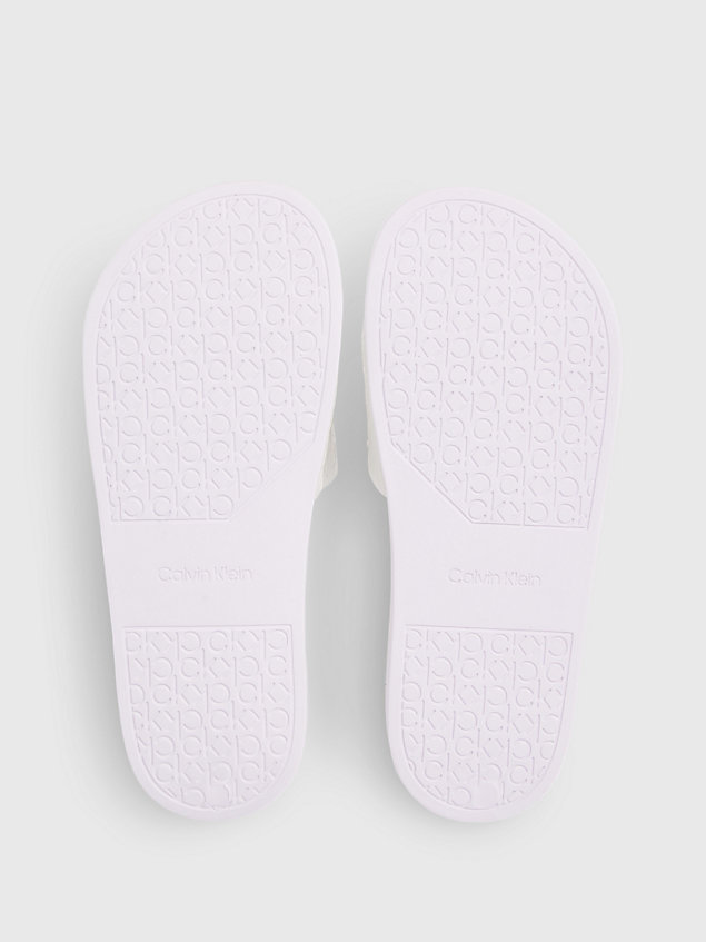 white recycelte slippers mit logo für damen - calvin klein