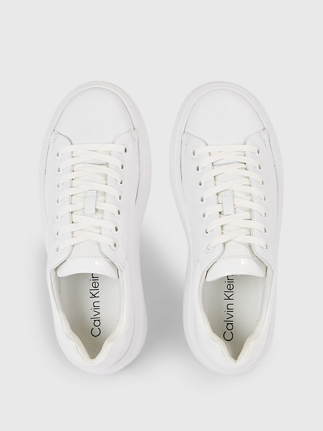 white skórzane buty sportowe na platformie dla kobiety - calvin klein