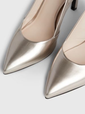 Metallic pumps outlet