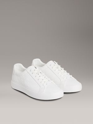 zapatillas con logo triple bright white de mujeres calvin klein