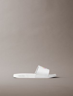 tongs profilées en toile avec logo - pride white pour femmes calvin klein