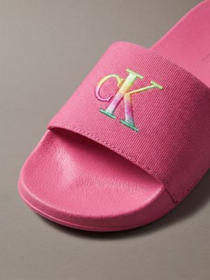 berry brunch konturierte logo-slippers aus canvas – pride für damen - calvin klein
