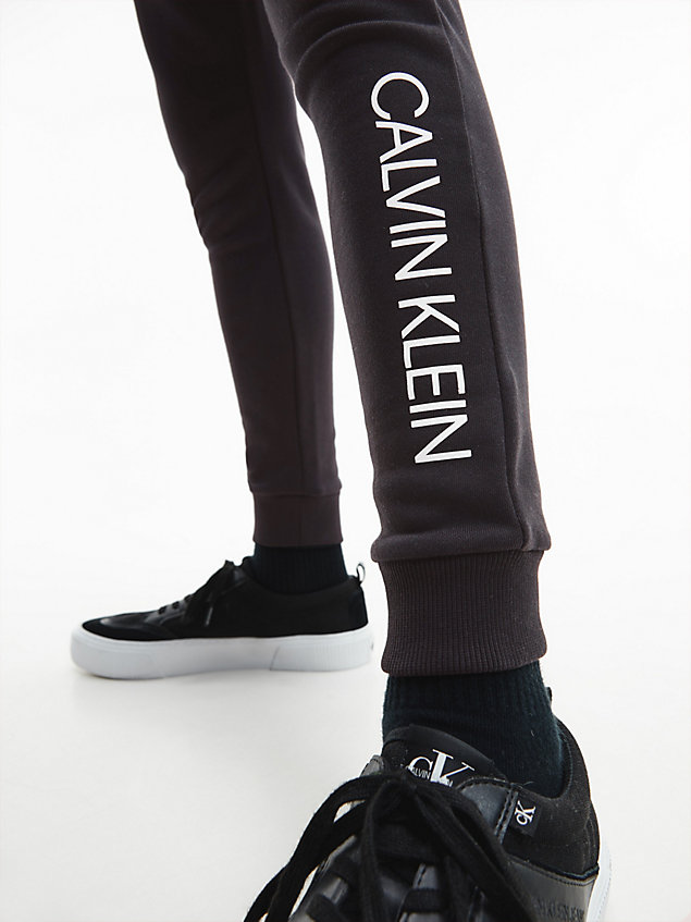 pantalon de jogging en coton bio black pour garcons calvin klein jeans