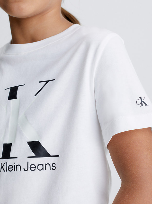 bright white colour reveal logo t-shirt for boys calvin klein jeans