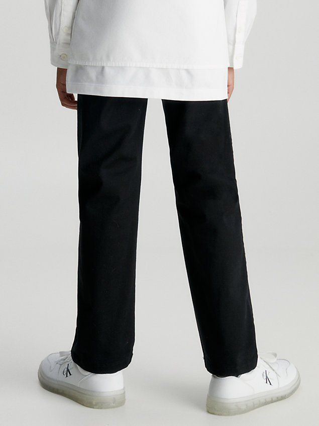 pantalon chino en sergé élastique black pour garcons calvin klein jeans