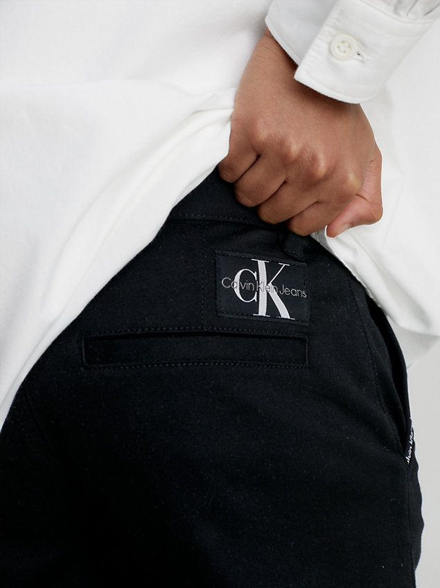 pantalon chino en sergé élastique black pour boys calvin klein jeans