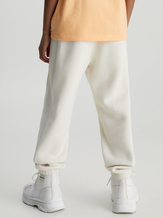 pantalón deportivo de felpa con logo grey de nino calvin klein jeans