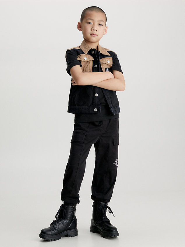 black swobodny jeansowy bezrękawnik w kontrastowe kolory dla boys - calvin klein jeans