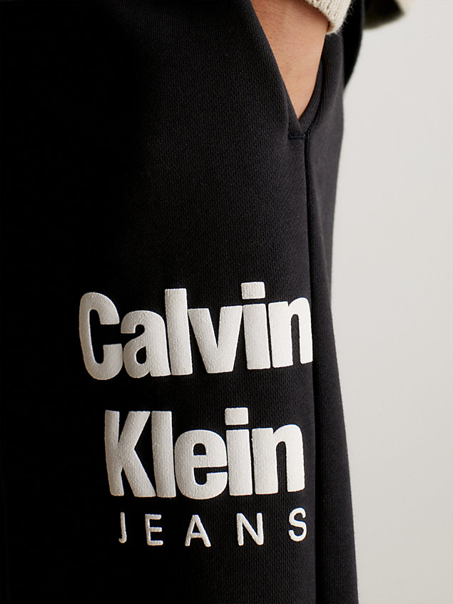 black relaxte fleece joggingbroek met logo voor boys - calvin klein jeans