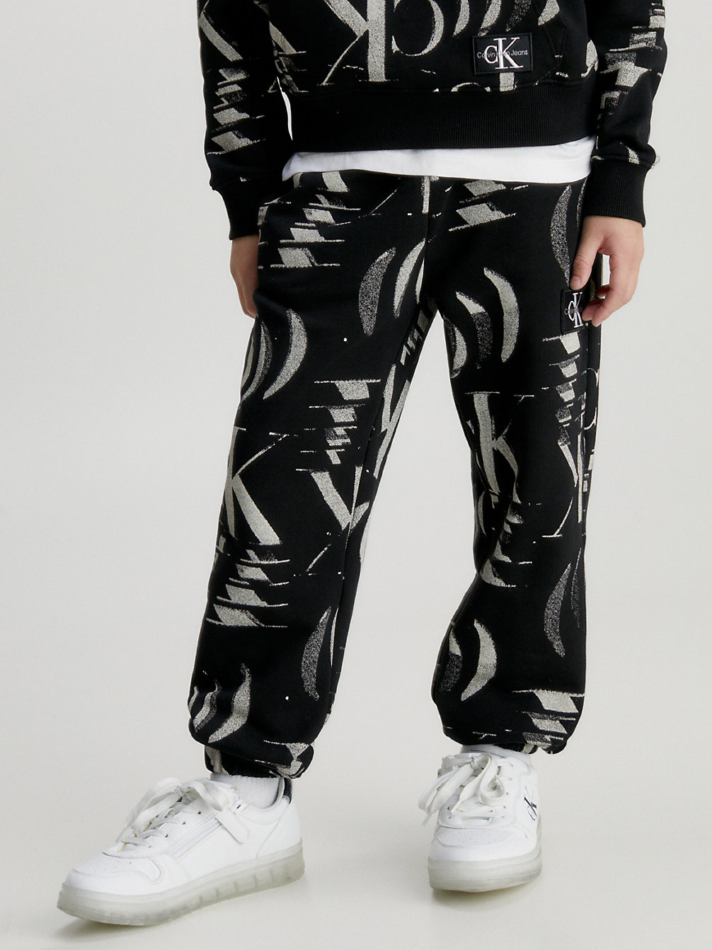 Pantaloni Della Tuta Con Logo Taglio Relaxed > GLITCHED MONOGRAM AOP BLACK > undefined bambino > Calvin Klein