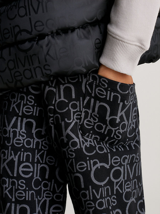 black ontspannen glow-in-the-dark logo-joggingbroek voor jongens - calvin klein jeans