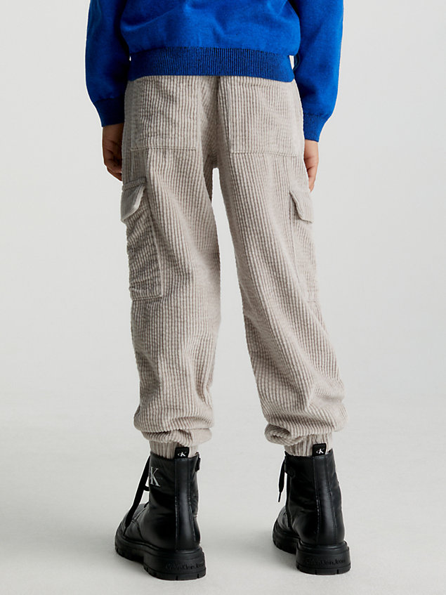 pantalón de chándal de pana holgado cargo grey de nino calvin klein jeans