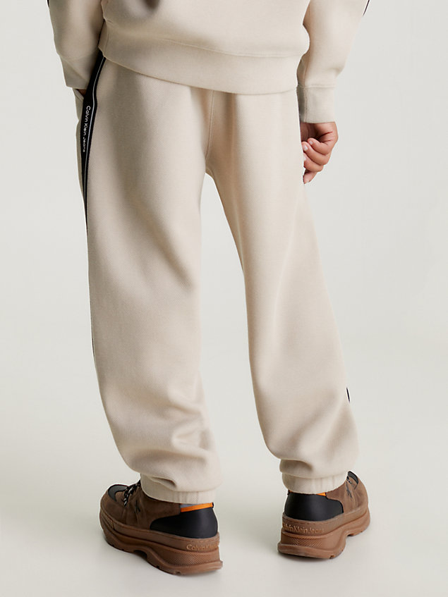 grey lässige jogginghose mit piqué-tape für boys - calvin klein jeans