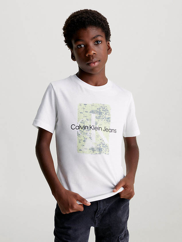 white t-shirt z logo graficznym dla chłopcy - calvin klein jeans