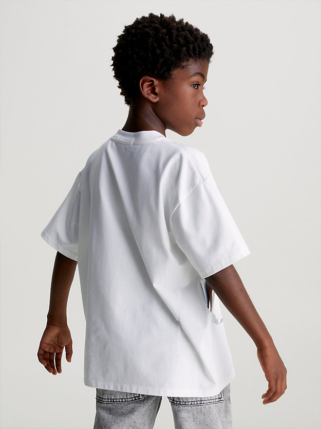 bright white t-shirt z logo dla chłopcy - calvin klein jeans