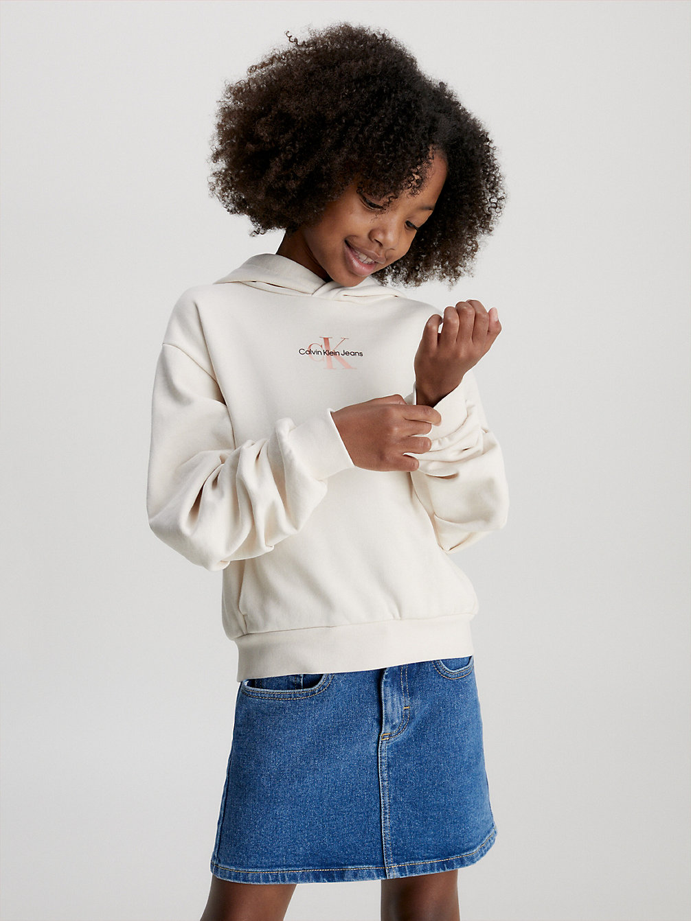 WHITECAP GRAY Lässiger Logo-Hoodie undefined Maedchen Calvin Klein