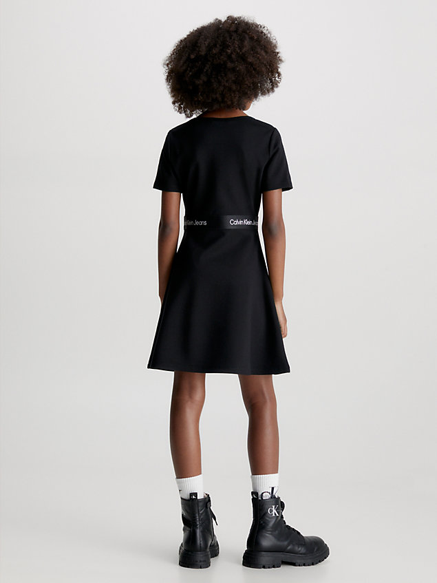 black uitlopende milano-jurk met logo voor meisjes - calvin klein jeans