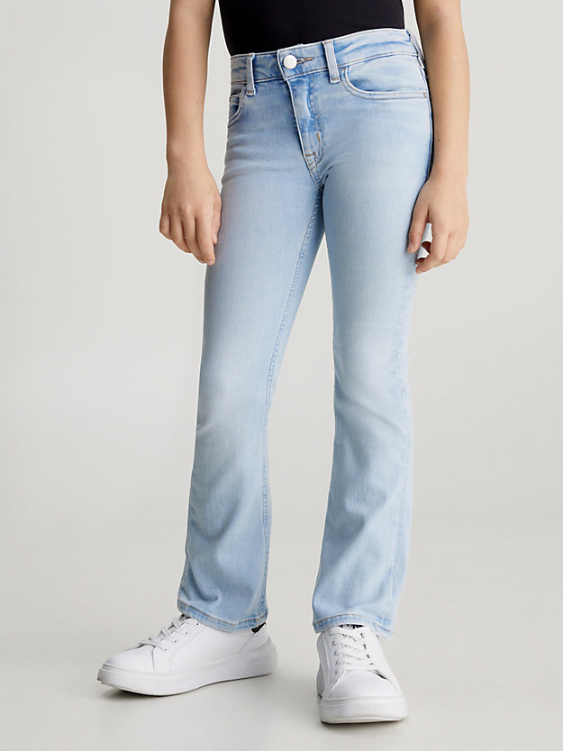 light sky blue stretch jeansy mid rise flared dla dziewczynki - calvin klein jeans