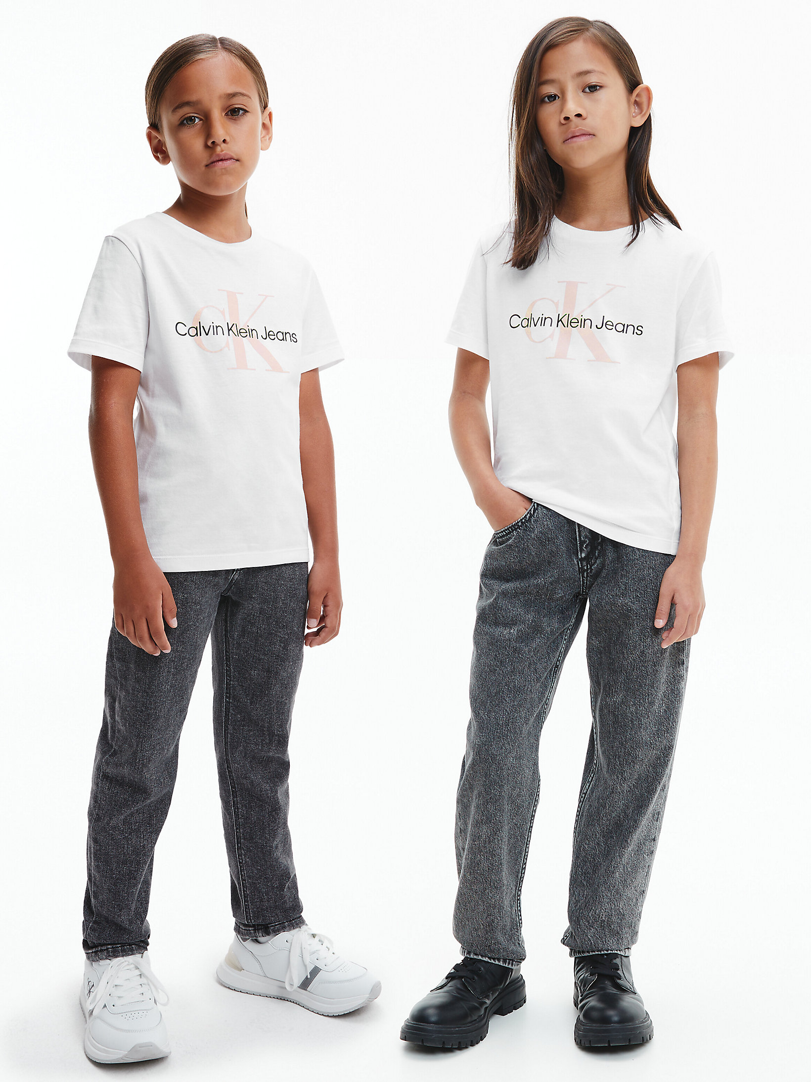 T-Shirt Unisexe En Coton Bio Avec Logo > White / Pink Logo > undefined kids unisex > Calvin Klein