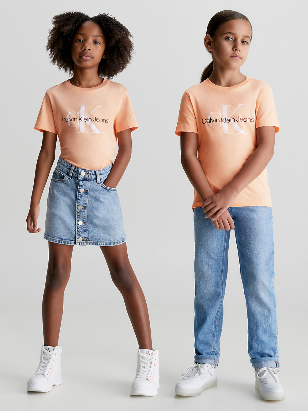 T-Shirt In Cotone Biologico Con Logo Bambino > FRESH CANTALOUPE > undefined kids unisex > Calvin Klein