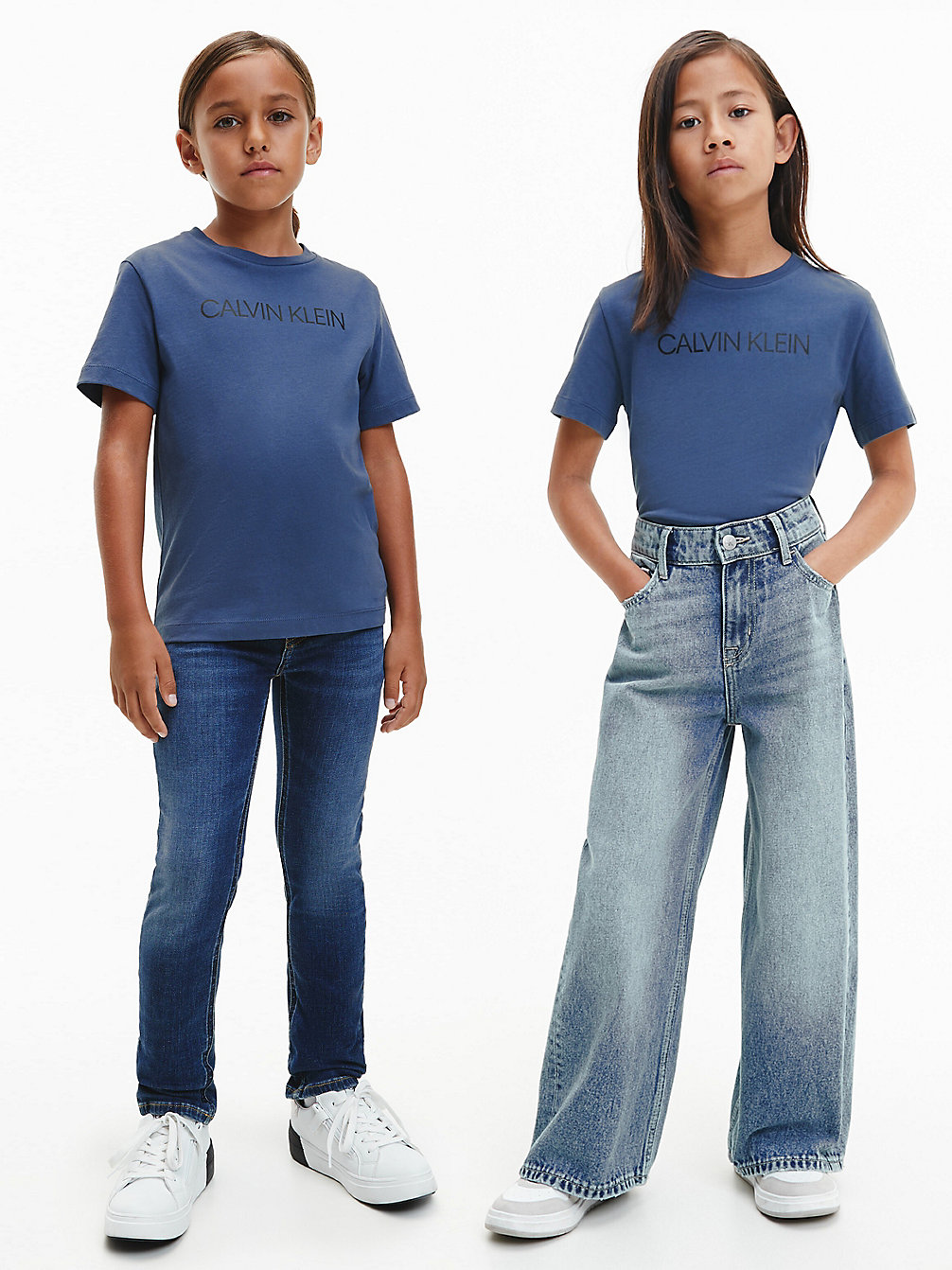 T-Shirt In Cotone Biologico Con Logo Bambino > AEGEAN SEA > undefined kids unisex > Calvin Klein