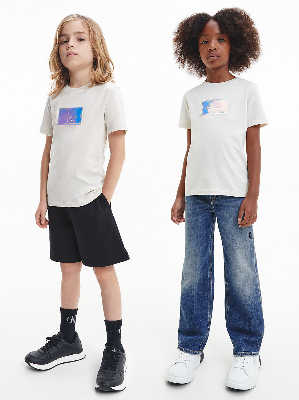 T-Shirt Con Logo Iridescente Unisex > EGGSHELL > undefined kids unisex > Calvin Klein