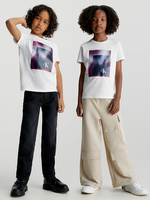 white unisex-t-shirt mit grafischem sprühfarben-print für kids unisex - calvin klein jeans