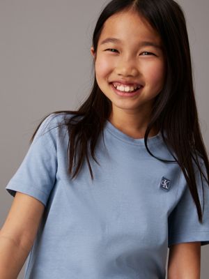 t-shirt pour enfant faded denim pour enfants genre inclusif calvin klein jeans