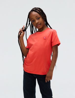 t-shirt pour enfant vermilion pour enfants genre inclusif calvin klein jeans