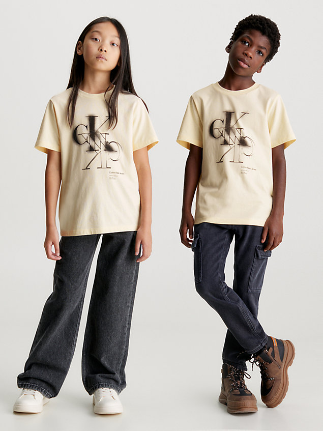 t-shirt con logo taglio relaxed unisex yellow da kids unisex calvin klein jeans